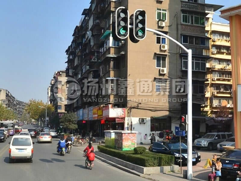 XHDG-046，單挑彎臂信號(hào)燈桿