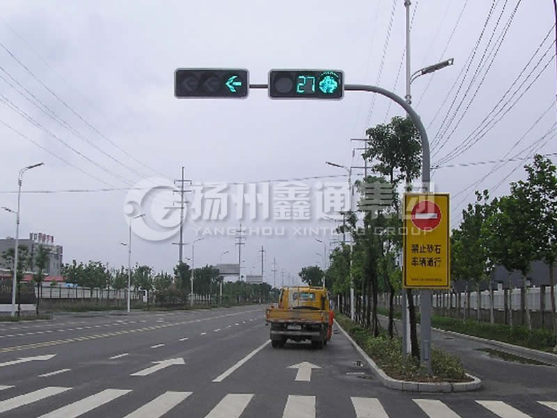 XHDG-051，自彎信號(hào)燈桿